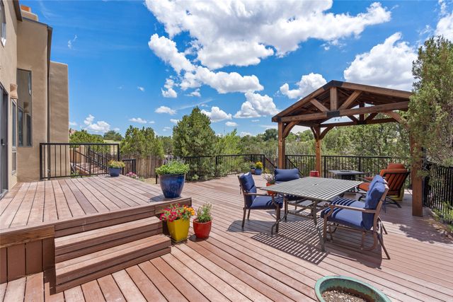 55 Calle Cantando, Santa Fe, NM 87508