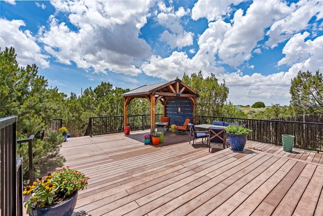 55 Calle Cantando, Santa Fe, NM 87508