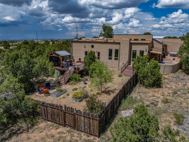 55 Calle Cantando, Santa Fe, NM 87508