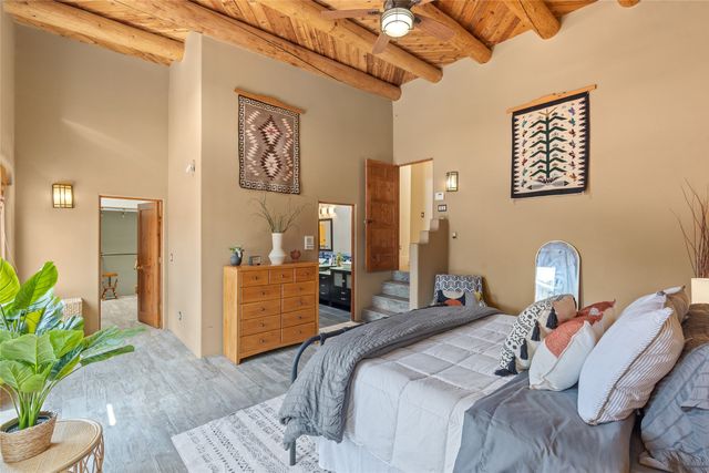 55 Calle Cantando, Santa Fe, NM 87508