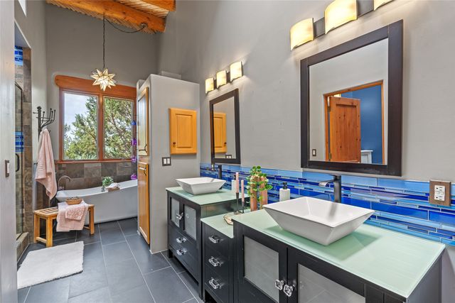 55 Calle Cantando, Santa Fe, NM 87508