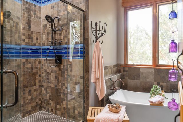 55 Calle Cantando, Santa Fe, NM 87508