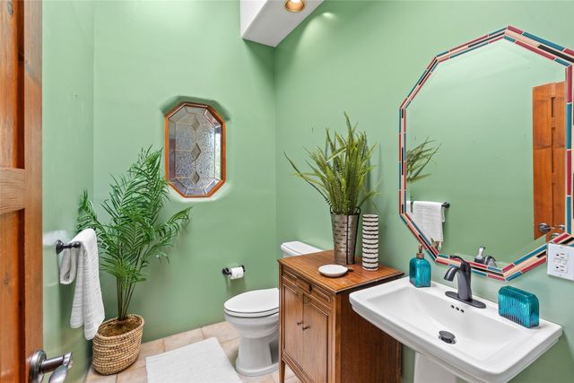 55 Calle Cantando, Santa Fe, NM 87508