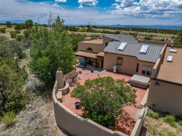 55 Calle Cantando, Santa Fe, NM 87508