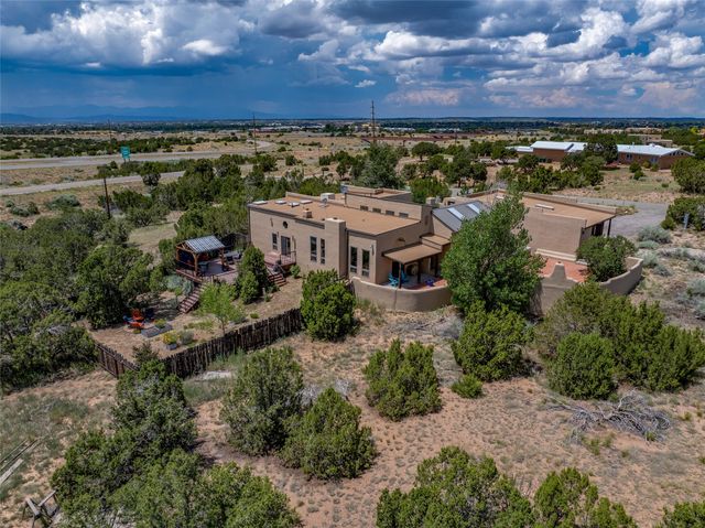 55 Calle Cantando, Santa Fe, NM 87508