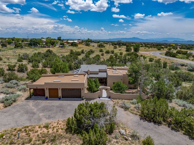 55 Calle Cantando, Santa Fe, NM 87508