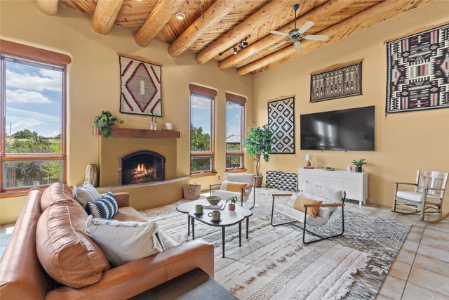 55 Calle Cantando, Santa Fe, NM 87508