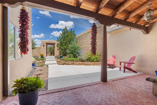 55 Calle Cantando, Santa Fe, NM 87508