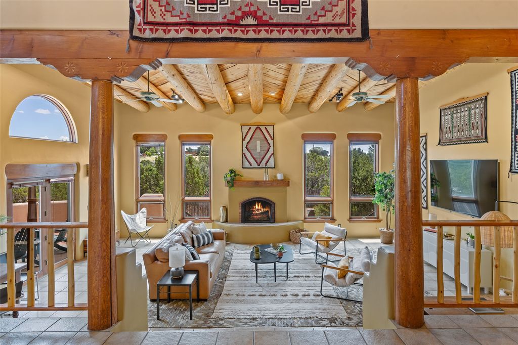 55 Calle Cantando, Santa Fe, NM 87508