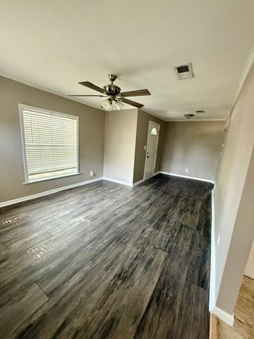 415 E Avenue G, Midlothian, TX 76065
