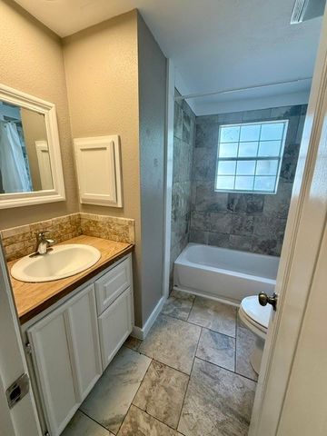 415 E Avenue G, Midlothian, TX 76065