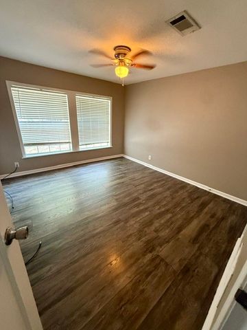 415 E Avenue G, Midlothian, TX 76065