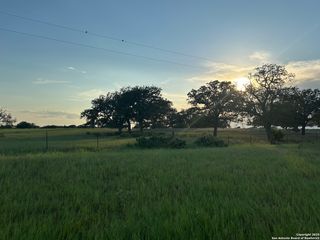 1571 ST HWY 97 E, Floresville, TX 78114