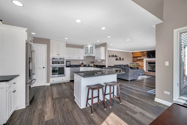 208 Santos Avenue, Minooka, IL 60447