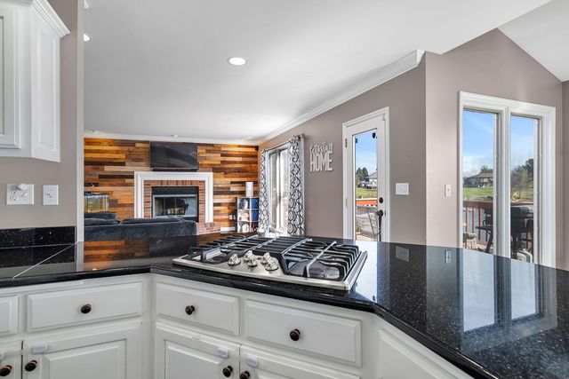 208 Santos Avenue, Minooka, IL 60447