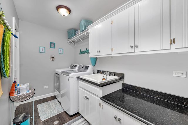 208 Santos Avenue, Minooka, IL 60447