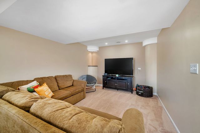 208 Santos Avenue, Minooka, IL 60447