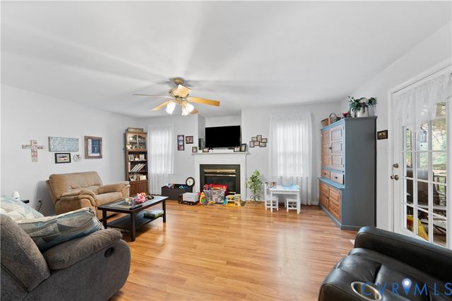 6439 Little Sorrel Dr, Hanover, VA 23111