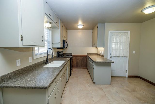 917 Whittier, Modesto, CA 95350
