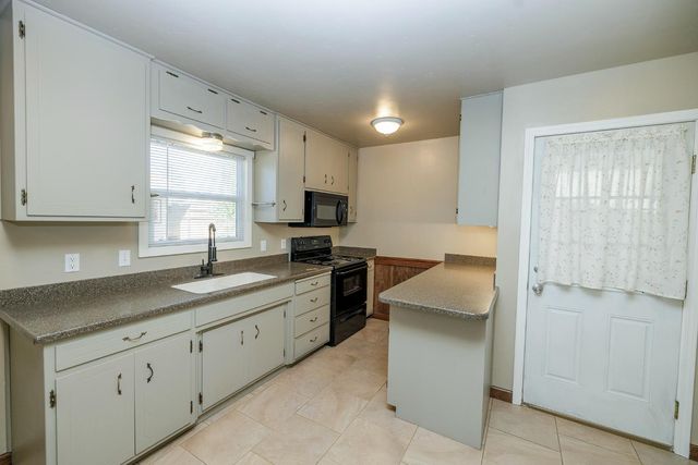917 Whittier, Modesto, CA 95350