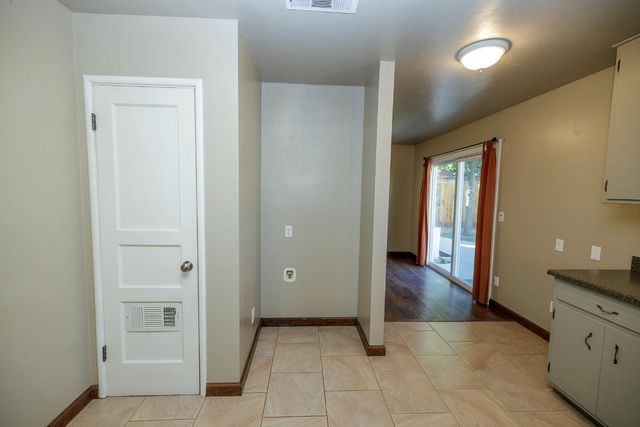 917 Whittier, Modesto, CA 95350