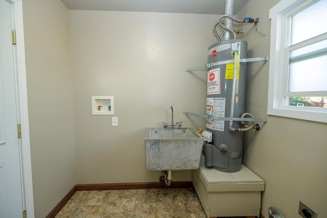 917 Whittier, Modesto, CA 95350
