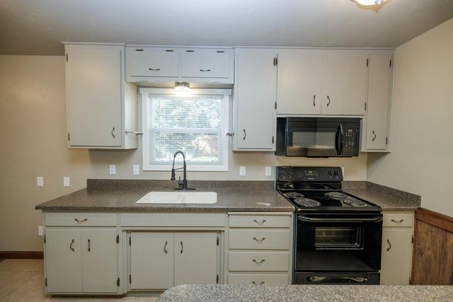 917 Whittier, Modesto, CA 95350