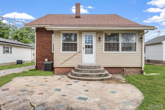 218 4th Avenue, Edwardsville, IL 62025