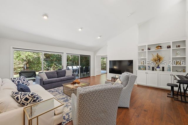 1 Sanderling Ln, Hilton Head Island, SC 29926