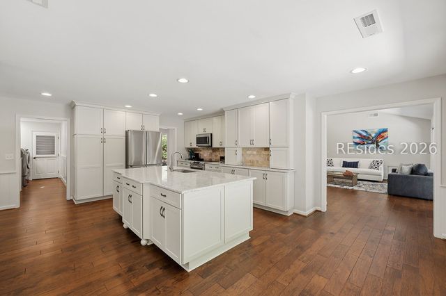 1 Sanderling Ln, Hilton Head Island, SC 29926