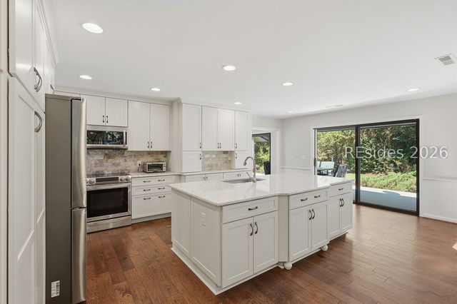 1 Sanderling Ln, Hilton Head Island, SC 29926