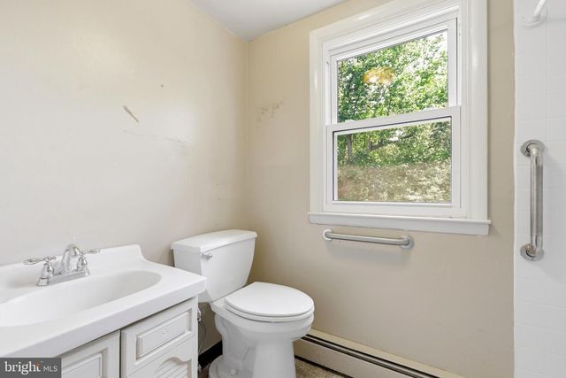 32 BECK RD, Coatesville, PA 19320