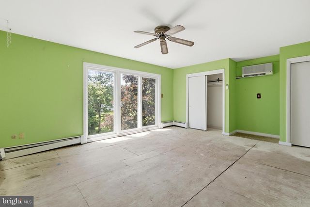 32 BECK RD, Coatesville, PA 19320