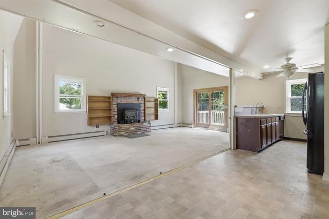 32 BECK RD, Coatesville, PA 19320