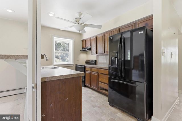 32 BECK RD, Coatesville, PA 19320