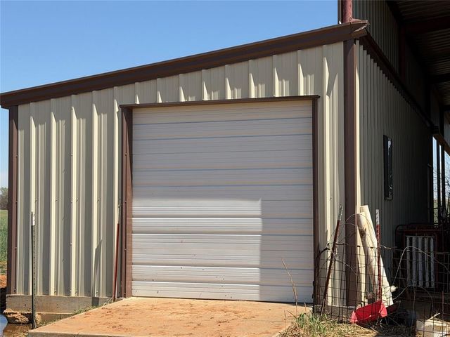 21321 E 1290 Road, Sentinel, OK 73664