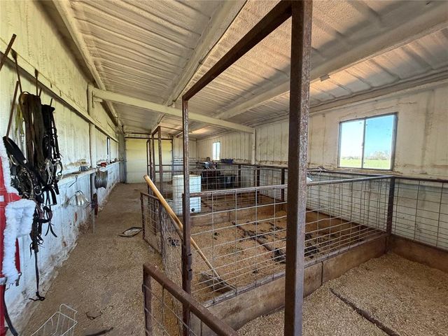 21321 E 1290 Road, Sentinel, OK 73664