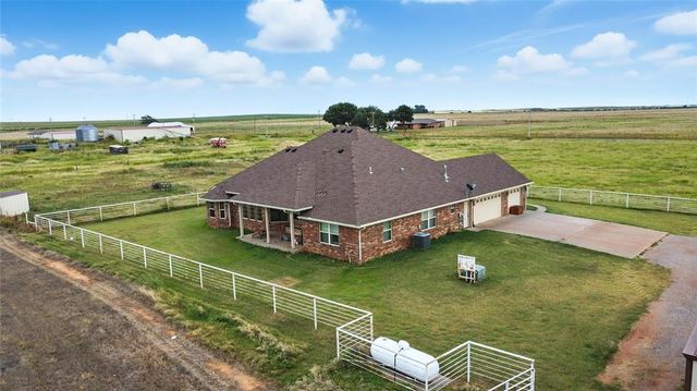 21321 E 1290 Road, Sentinel, OK 73664