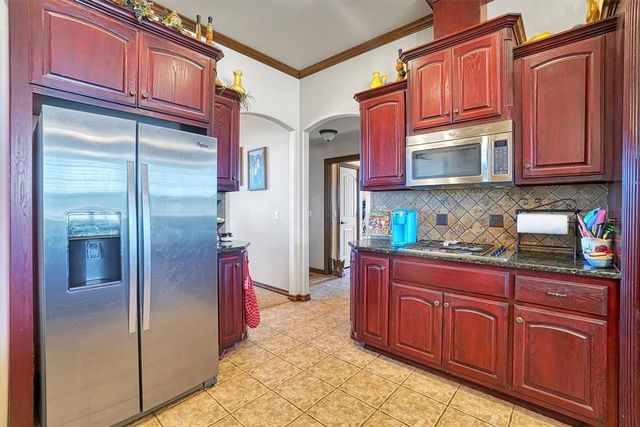 21321 E 1290 Road, Sentinel, OK 73664