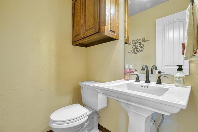 21321 E 1290 Road, Sentinel, OK 73664