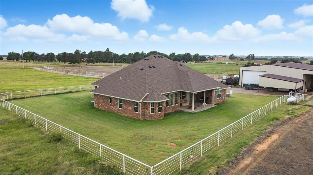 21321 E 1290 Road, Sentinel, OK 73664