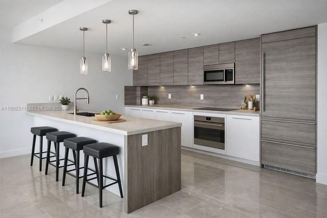 400 Sunny Isles Blvd 819, Sunny Isles Beach, FL 33160