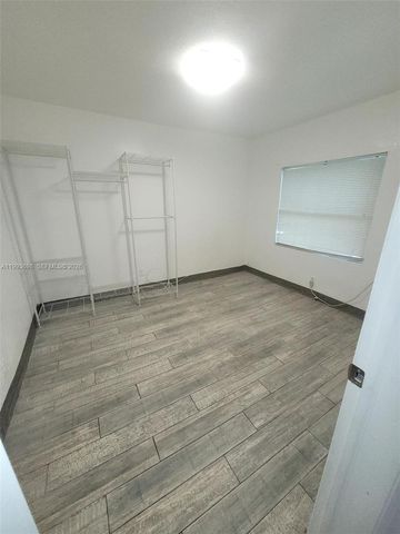 5720 NE Miami Pl, Miami, FL 33137