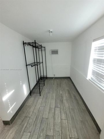 5720 NE Miami Pl, Miami, FL 33137