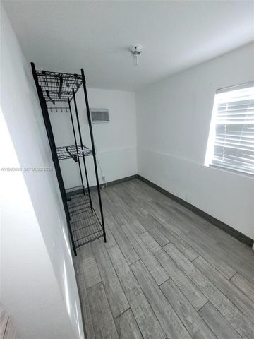 5720 NE Miami Pl, Miami, FL 33137