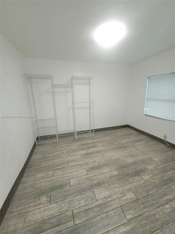 5720 NE Miami Pl, Miami, FL 33137