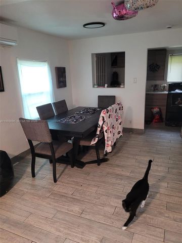 5720 NE Miami Pl, Miami, FL 33137