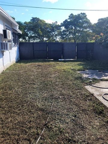 5720 NE Miami Pl, Miami, FL 33137