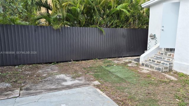 5720 NE Miami Pl, Miami, FL 33137