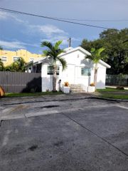 5720 NE Miami Pl, Miami, FL 33137
